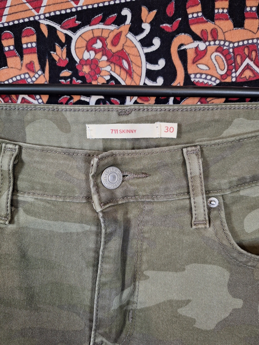 Levi's 711 Womens Mid-Rise Skinny Jeans Army Green Camouflage - Picture 3 of 10